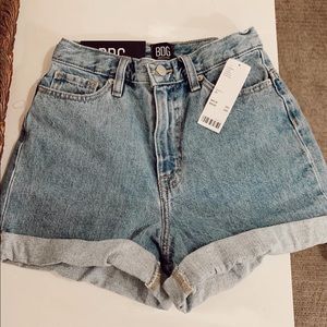 BDG Denim High-Waisted Mom Short - Light Wash